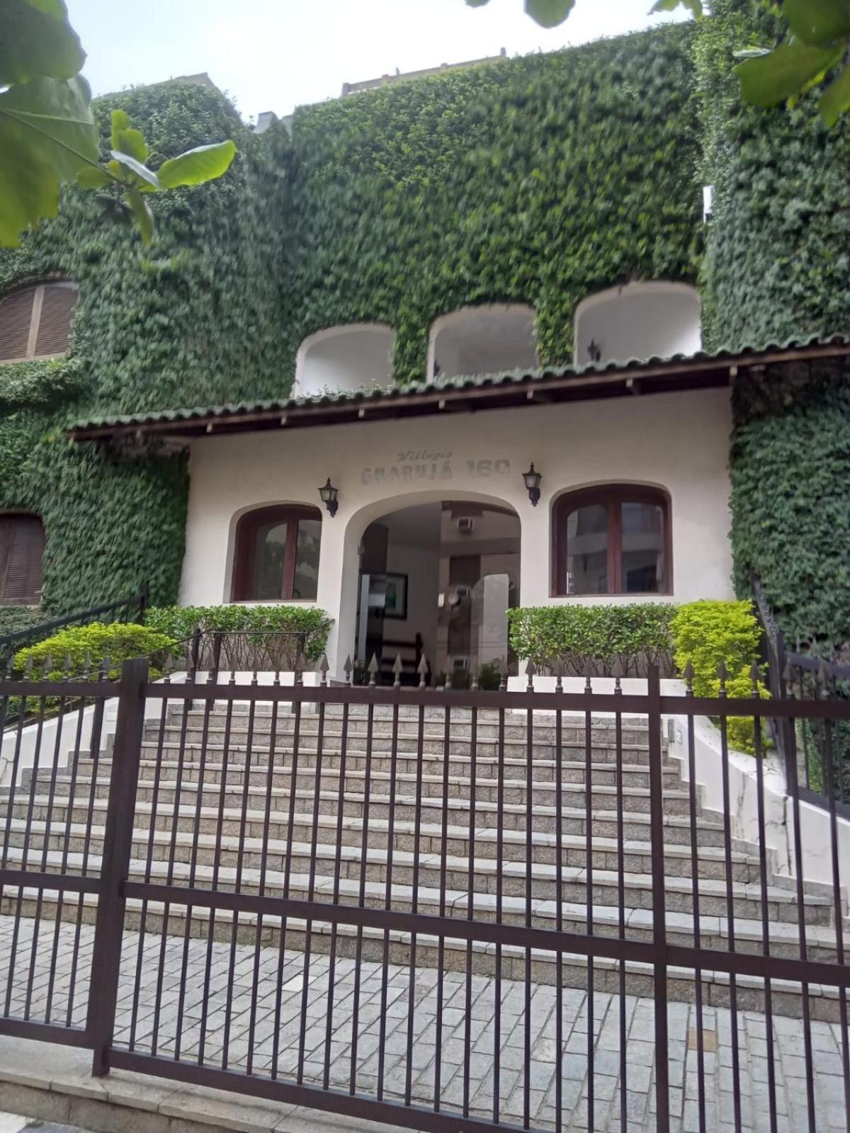 Poucos Passos Da Praia Da Enseada, Melhor Praia Do Guaruja E Ao Lado De Varios Estabelecimentos, Podendo Fazer Tudo A Pe ! Exterior foto